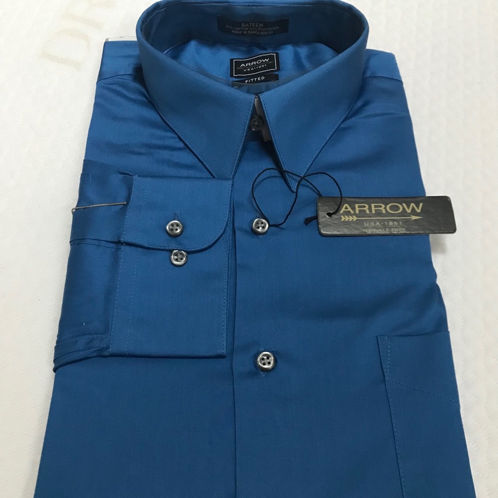 New men’s blue buttoned down shirt